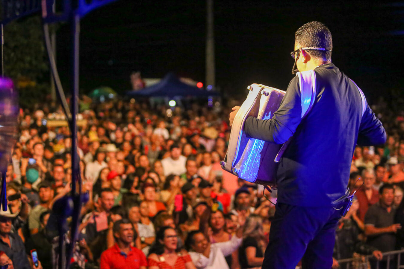 Toledanos celebram Dia do Trabalhador com show do Trio Parada Dura