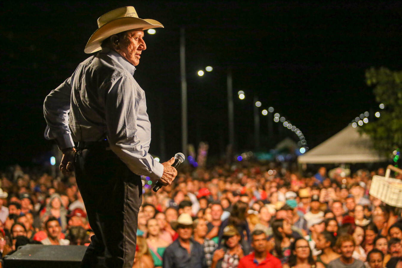 Toledanos celebram Dia do Trabalhador com show do Trio Parada Dura