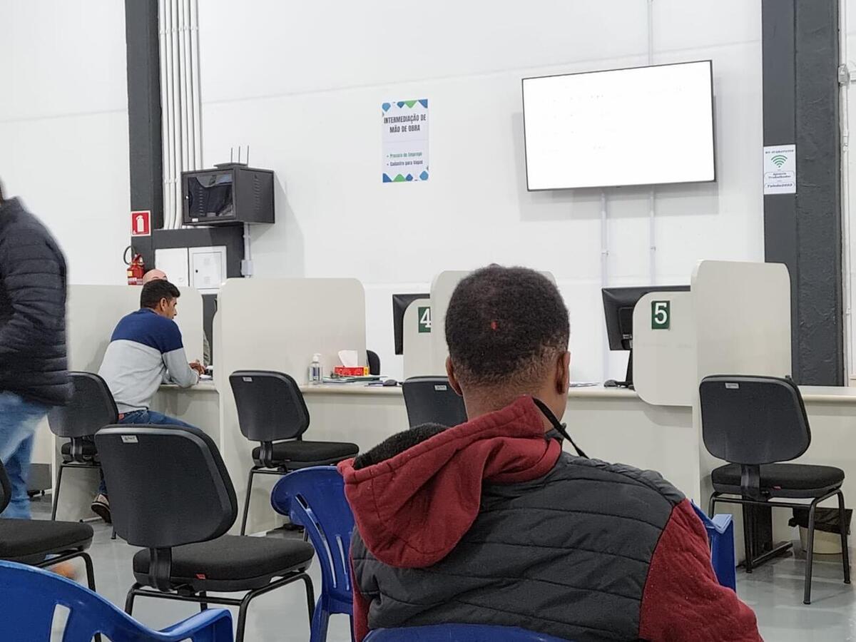 Oportunidades de emprego e serviços foram oferecidos em evento realizado pela BRF nesta quinta-feira (15) com o apoio da Embaixada Solidária e da Cáritas