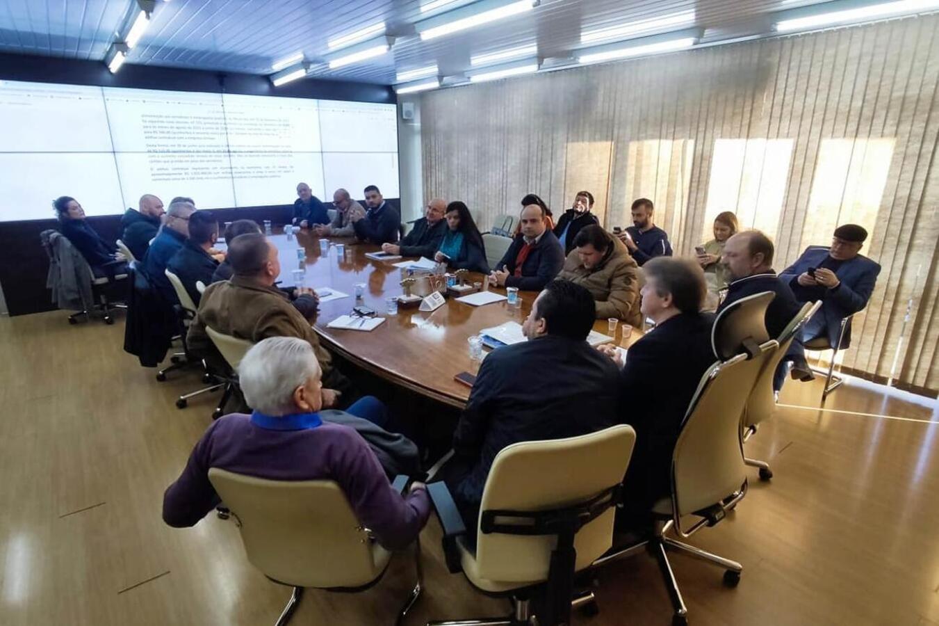Novo valor do vale alimentação e pagamento do 13º foram temas da reunião do secretariado municipal