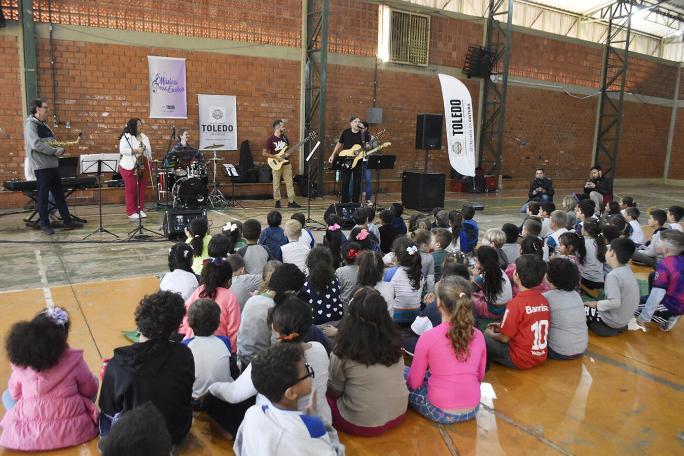 Instituição no La Salle recebeu nesta segunda (26) duas apresentações da Banda Casa da Cultura; projeto seguirá por toda a rede municipal de ensino até setembro 