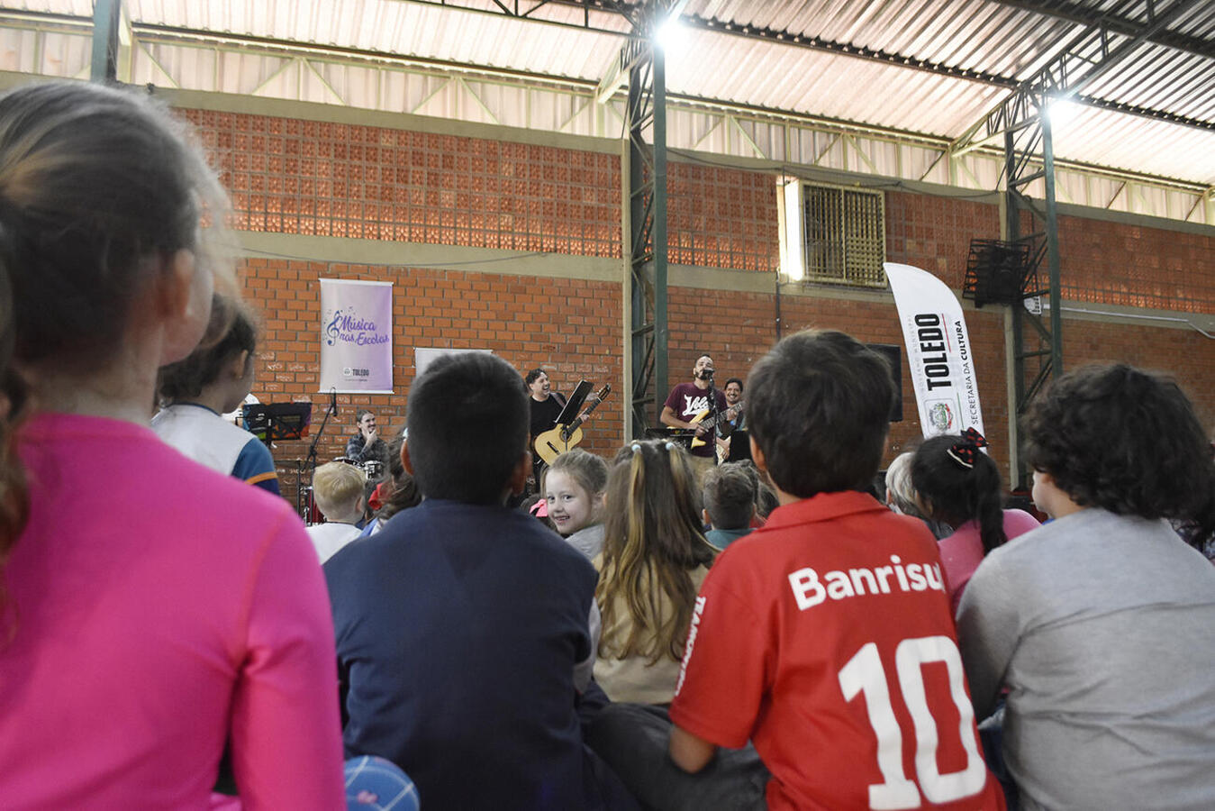 Instituição no La Salle recebeu nesta segunda (26) duas apresentações da Banda Casa da Cultura; projeto seguirá por toda a rede municipal de ensino até setembro 