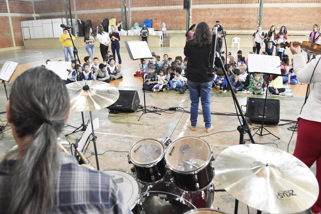 Instituição no La Salle recebeu nesta segunda (26) duas apresentações da Banda Casa da Cultura; projeto seguirá por toda a rede municipal de ensino até setembro 