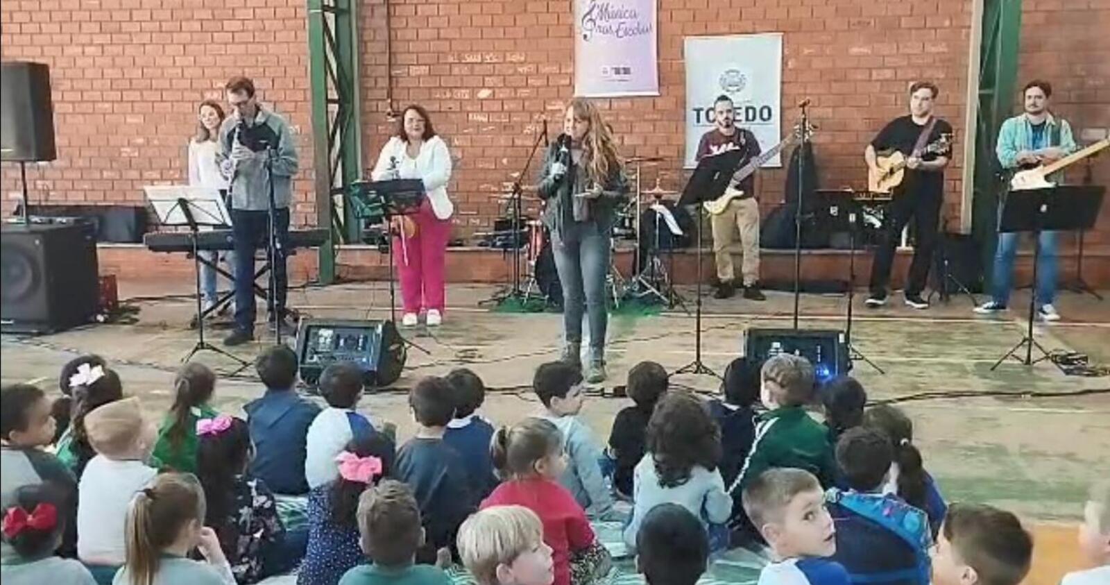 Instituição no La Salle recebeu nesta segunda (26) duas apresentações da Banda Casa da Cultura; projeto seguirá por toda a rede municipal de ensino até setembro 