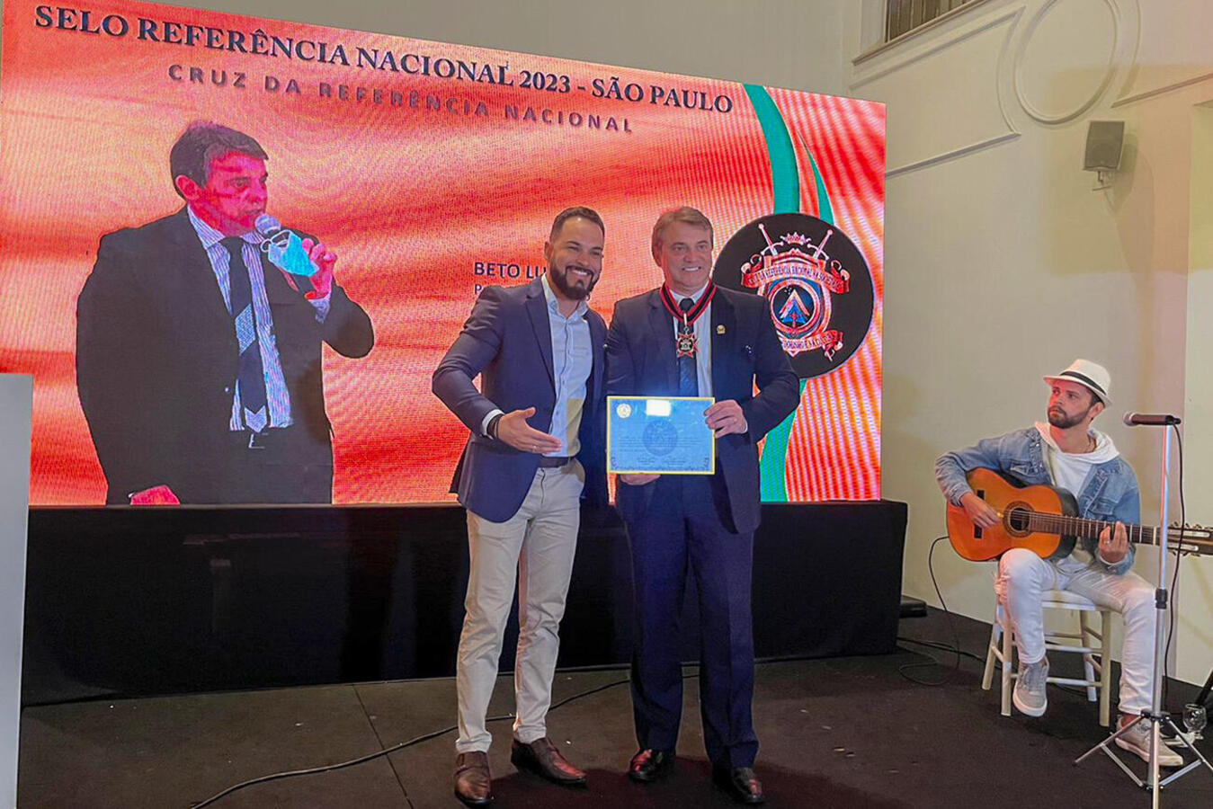 Concedida pela Agência Nacional de Cultura, Empreendedorismo e Comunicação (Ancec), honraria foi entregue na noite desta segunda (19) ao prefeito Beto Lunitti