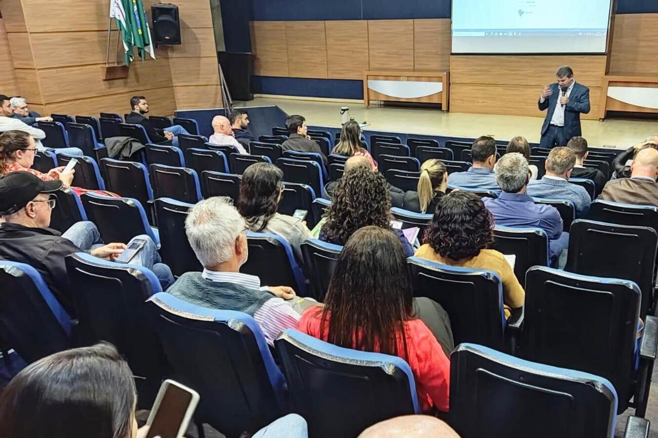 Implantação do georreferenciamento é tema de reunião da gestão municipal