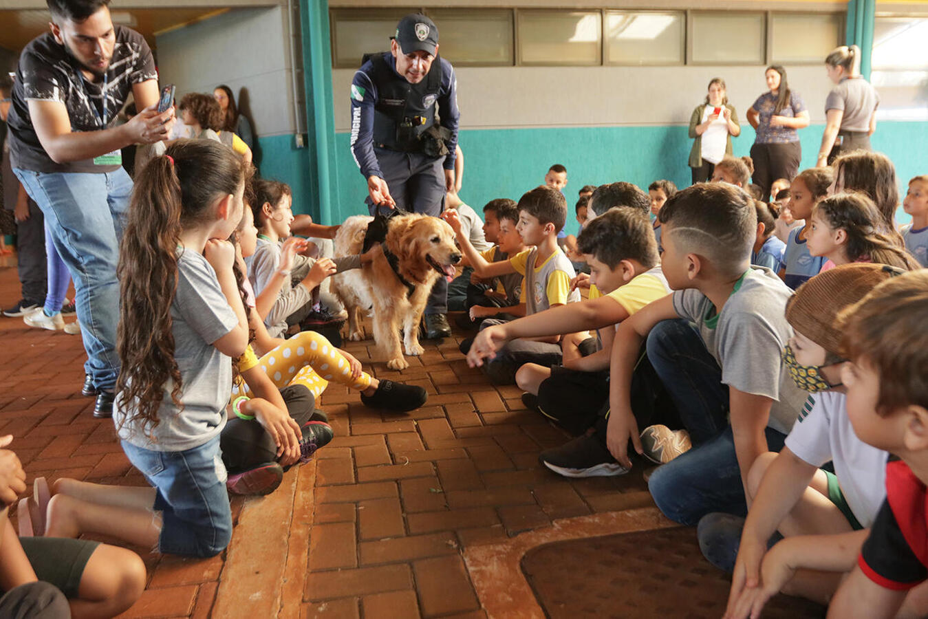 Parceria entre a Prefeitura e a PUC forma 190 veterinários mirins