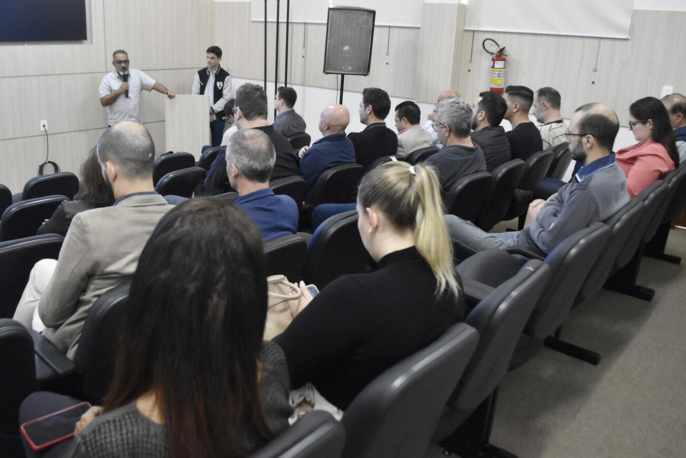 Empresários e profissionais da construção civil foram convidados para reunião de trabalho realizada na manhã desta terça (11) no auditório do Edifício Luis Brandalize