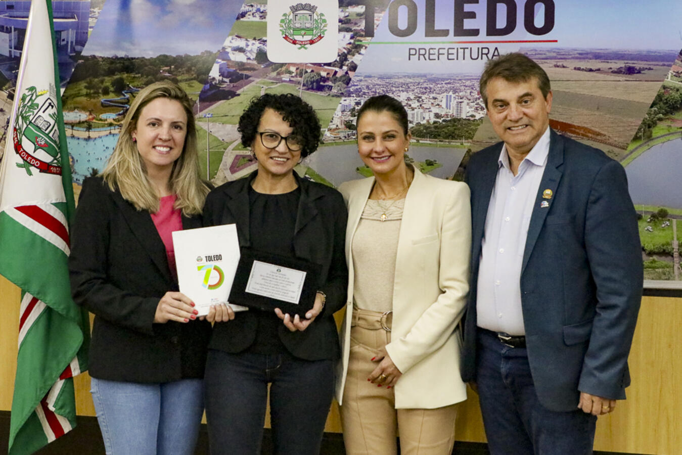 Prefeitura homenageia servidores municipais que cumpriram seu tempo de serviço