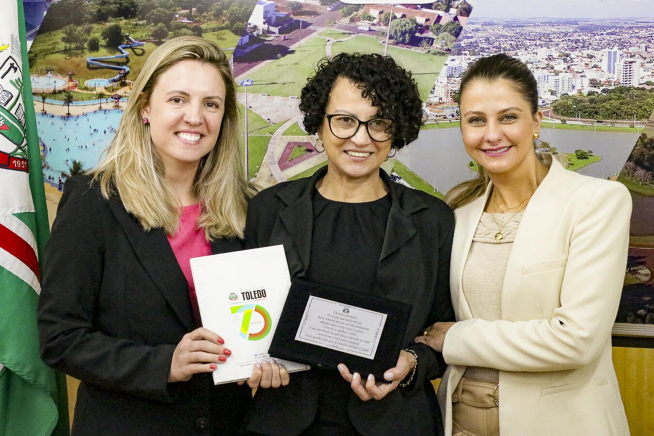 Prefeitura homenageia servidores municipais que cumpriram seu tempo de serviço