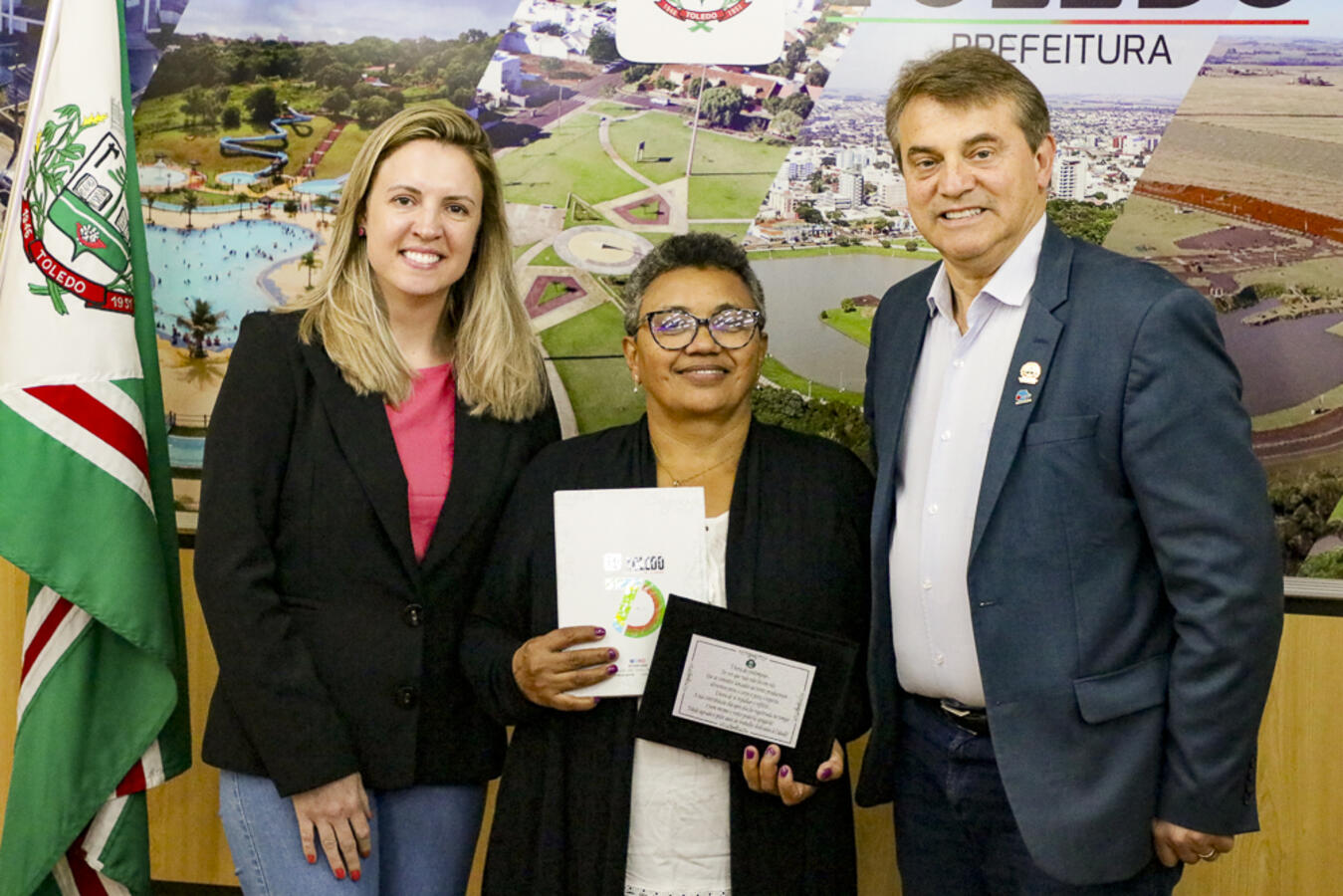 Prefeitura homenageia servidores municipais que cumpriram seu tempo de serviço