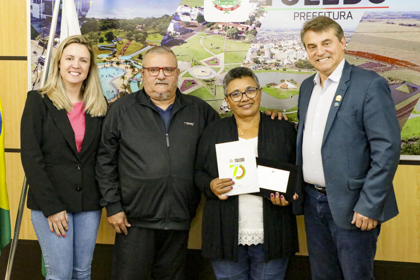 Prefeitura homenageia servidores municipais que cumpriram seu tempo de serviço