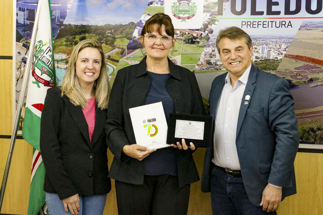 Prefeitura homenageia servidores municipais que cumpriram seu tempo de serviço