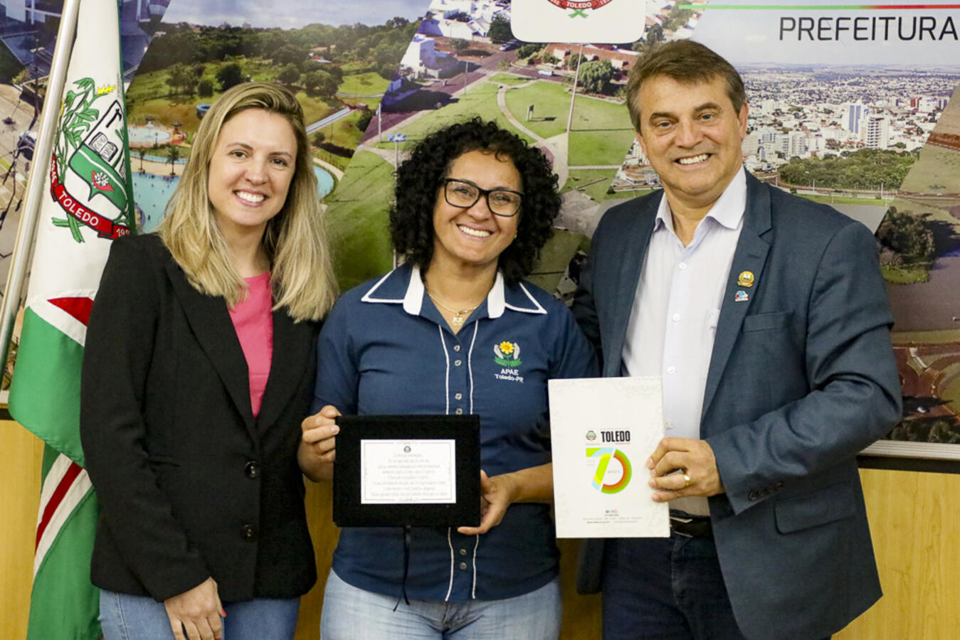 Prefeitura homenageia servidores municipais que cumpriram seu tempo de serviço