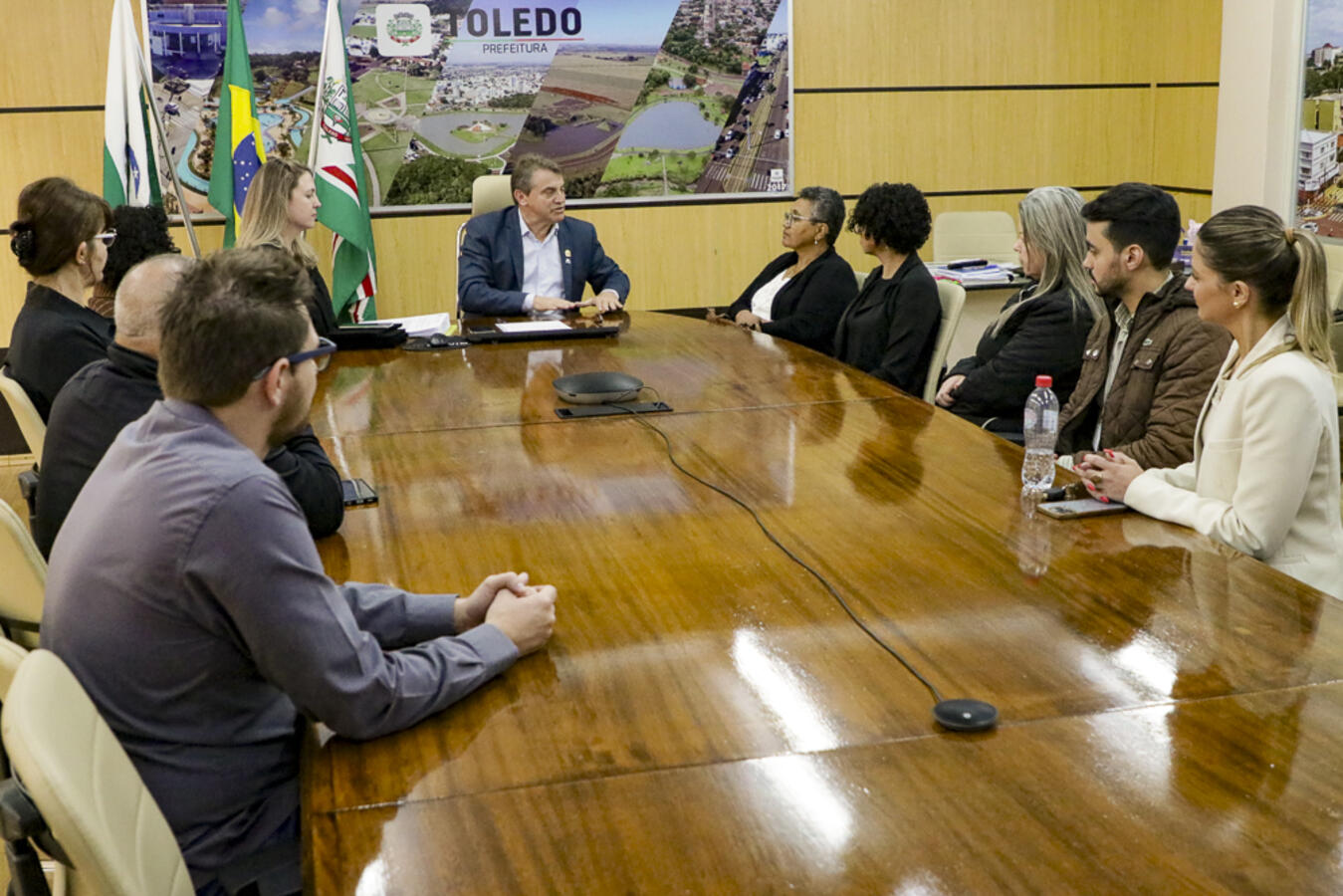 Prefeitura homenageia servidores municipais que cumpriram seu tempo de serviço