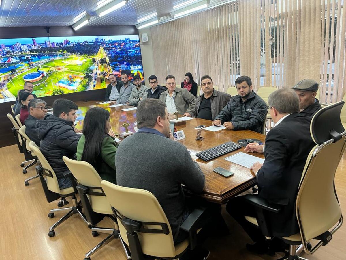 Importância da governança local foi apresentada a representantes da comunidade estiveram na Sala de Reuniões do Gabinete do Prefeito na manhã desta quinta-feira (13) 