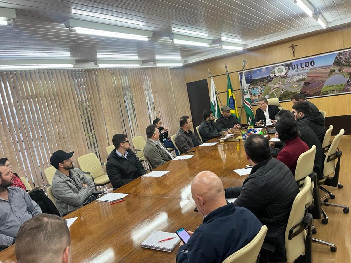 Importância da governança local foi apresentada a representantes da comunidade estiveram na Sala de Reuniões do Gabinete do Prefeito na manhã desta quinta-feira (13) 