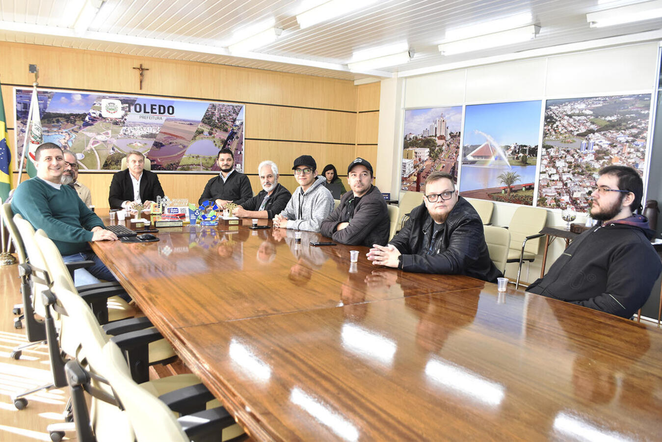 Prefeito e vice conheceram, na manhã desta quinta (13), ferramenta que já está sendo utilizada por departamento responsável pelos veículos a serviço da Prefeitura de Toledo