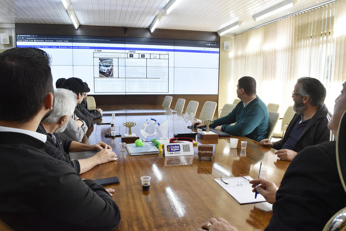 Prefeito e vice conheceram, na manhã desta quinta (13), ferramenta que já está sendo utilizada por departamento responsável pelos veículos a serviço da Prefeitura de Toledo