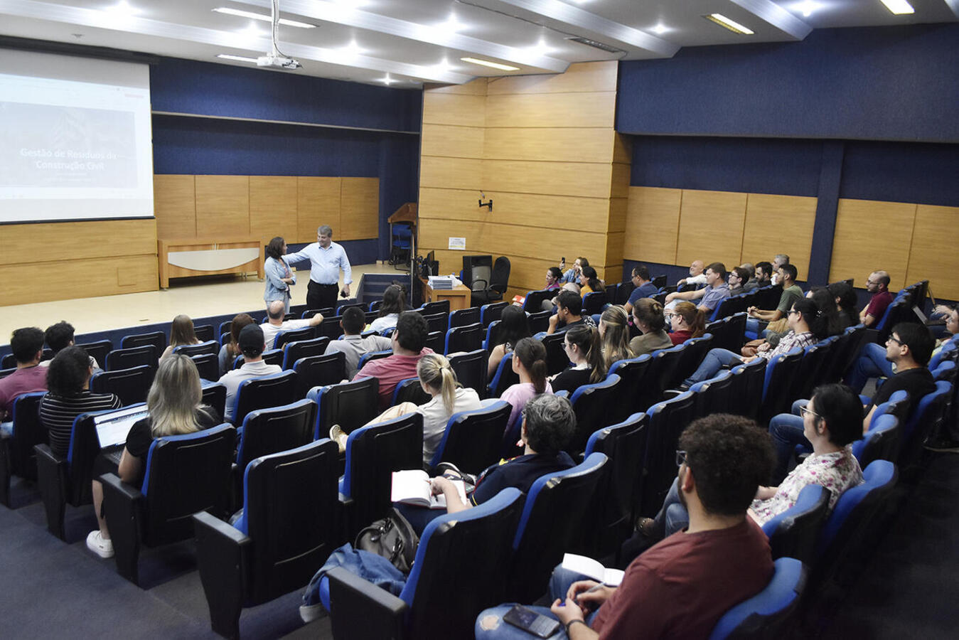 Promovida pela Escola de Governo, atividade teve início na tarde desta terça (1º) e está sendo ministrado a colaboradores de vários setores da administração municipal