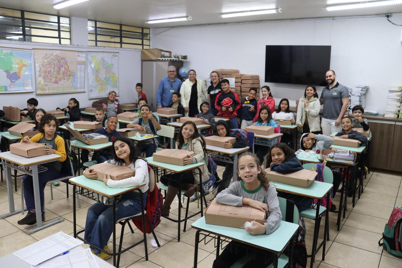 Conforme a turma em que estão matriculados, alunos da rede municipal de ensino estão recebendo materiais escolares adquiridos ao valor de R$ 2.199.043,67