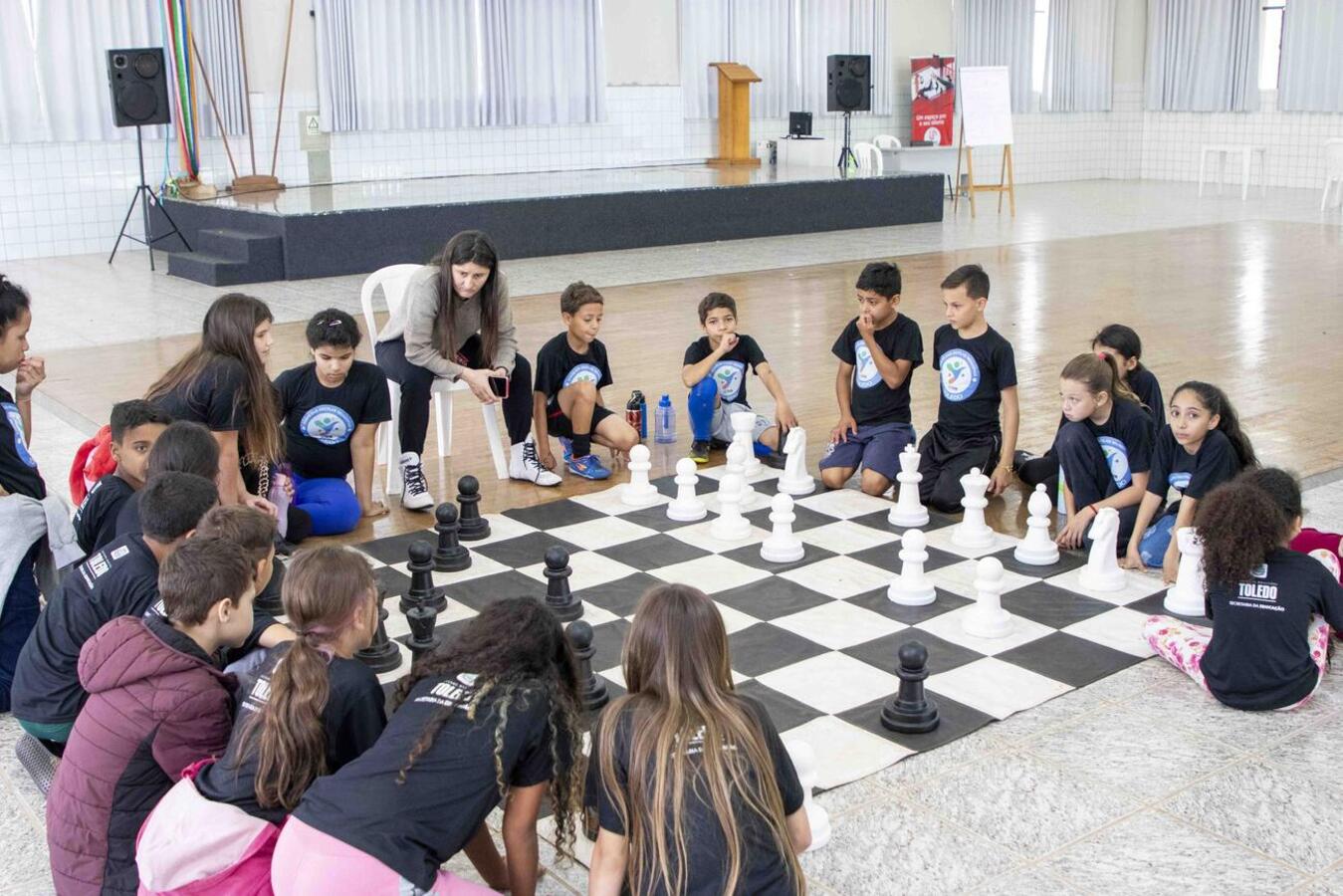 Iniciada nesta segunda (14), competição seguirá sendo realizada no câmpus II da Unipar até sexta-feira (18); 1.706 alunos de 36 escolas disputam 6 modalidades