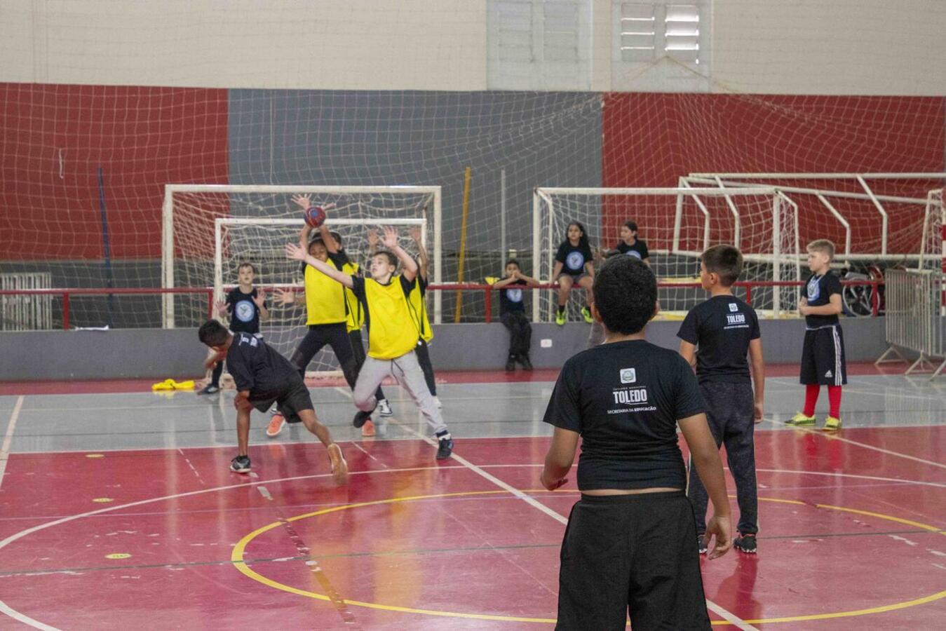 Iniciada nesta segunda (14), competição seguirá sendo realizada no câmpus II da Unipar até sexta-feira (18); 1.706 alunos de 36 escolas disputam 6 modalidades