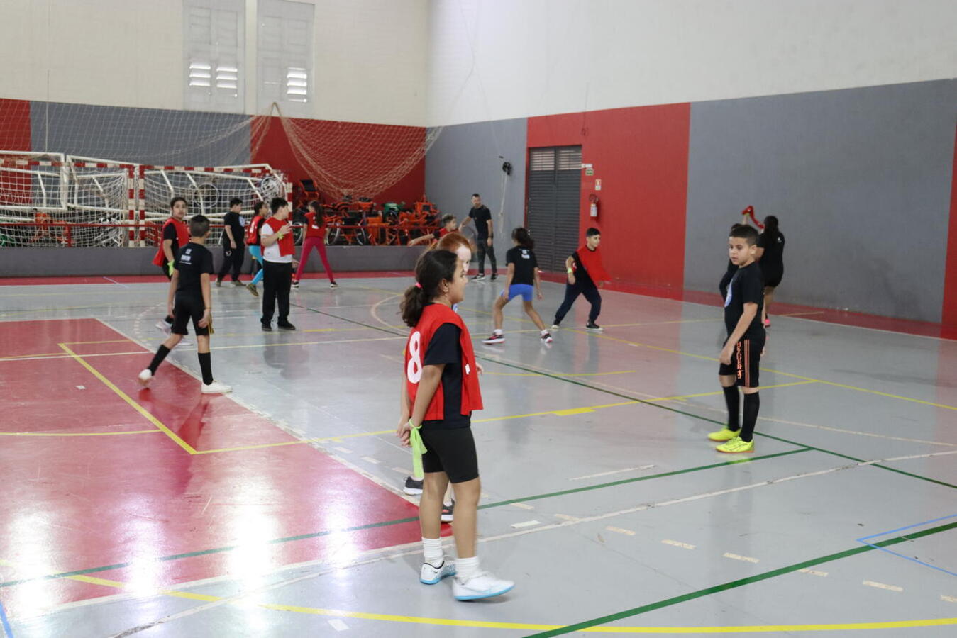 Iniciada nesta segunda (14), competição seguirá sendo realizada no câmpus II da Unipar até sexta-feira (18); 1.706 alunos de 36 escolas disputam 6 modalidades