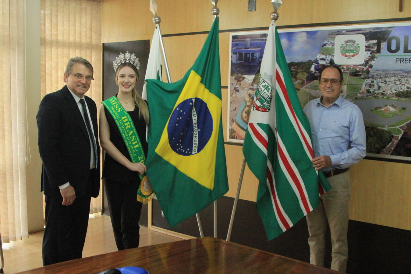 Toledana vencedora do Miss Brasil Globo é recepcionada pelo prefeito