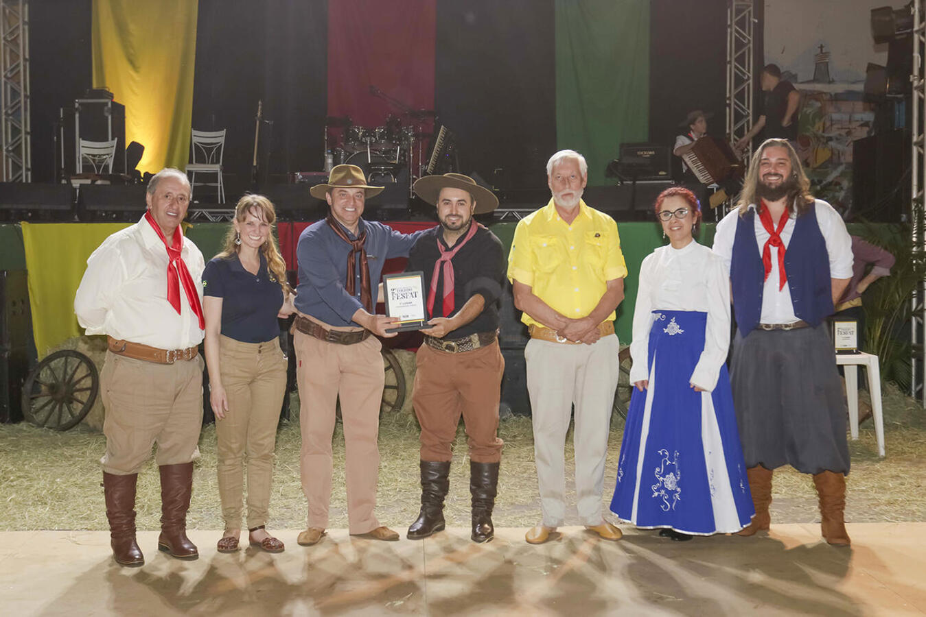 Final do Festival Farroupilha de Toledo foi realizada na noite desta quinta (21) no Centro de Eventos Ismael Sperafico, que recebe Semana Farroupilha até domingo