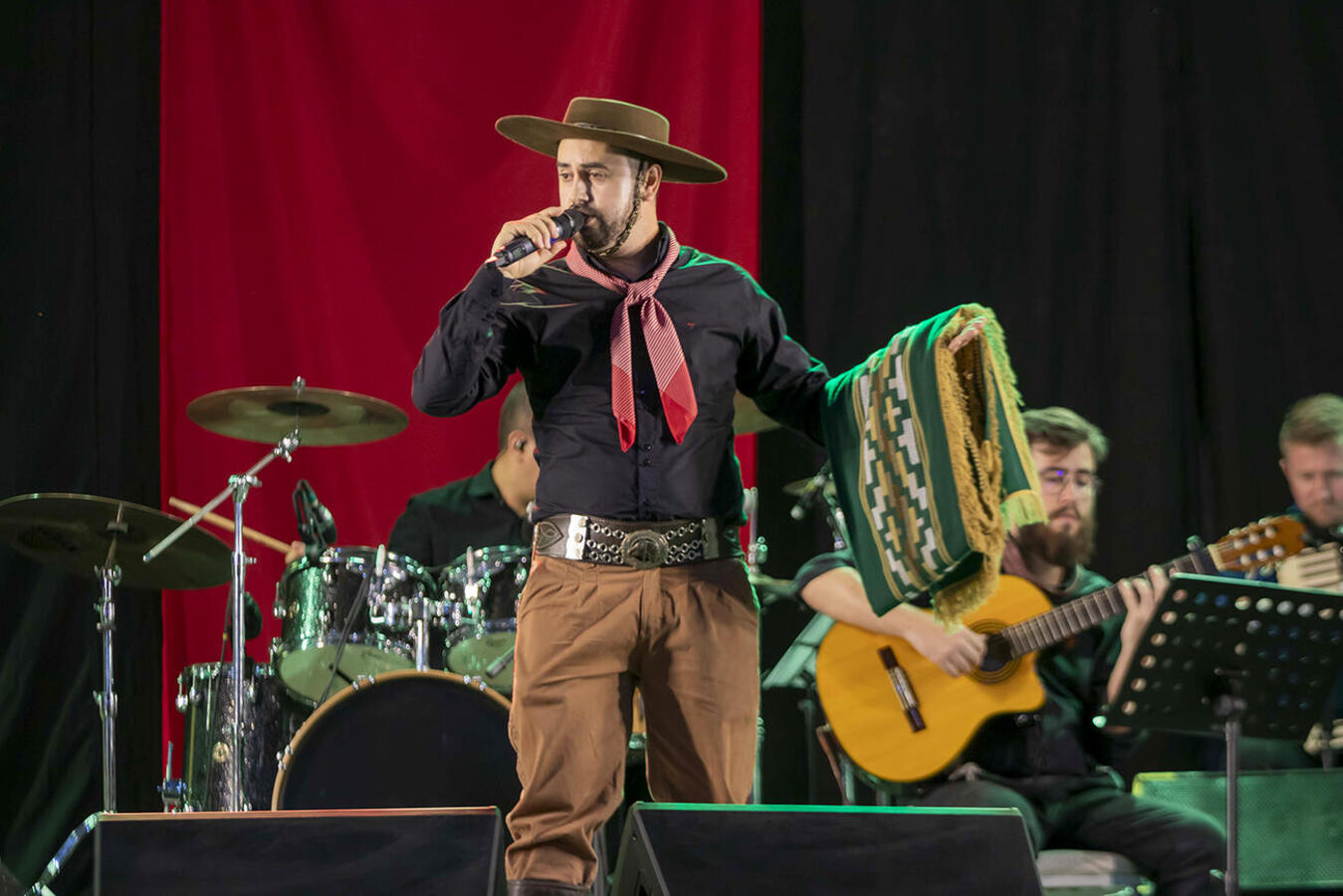Final do Festival Farroupilha de Toledo foi realizada na noite desta quinta (21) no Centro de Eventos Ismael Sperafico, que recebe Semana Farroupilha até domingo