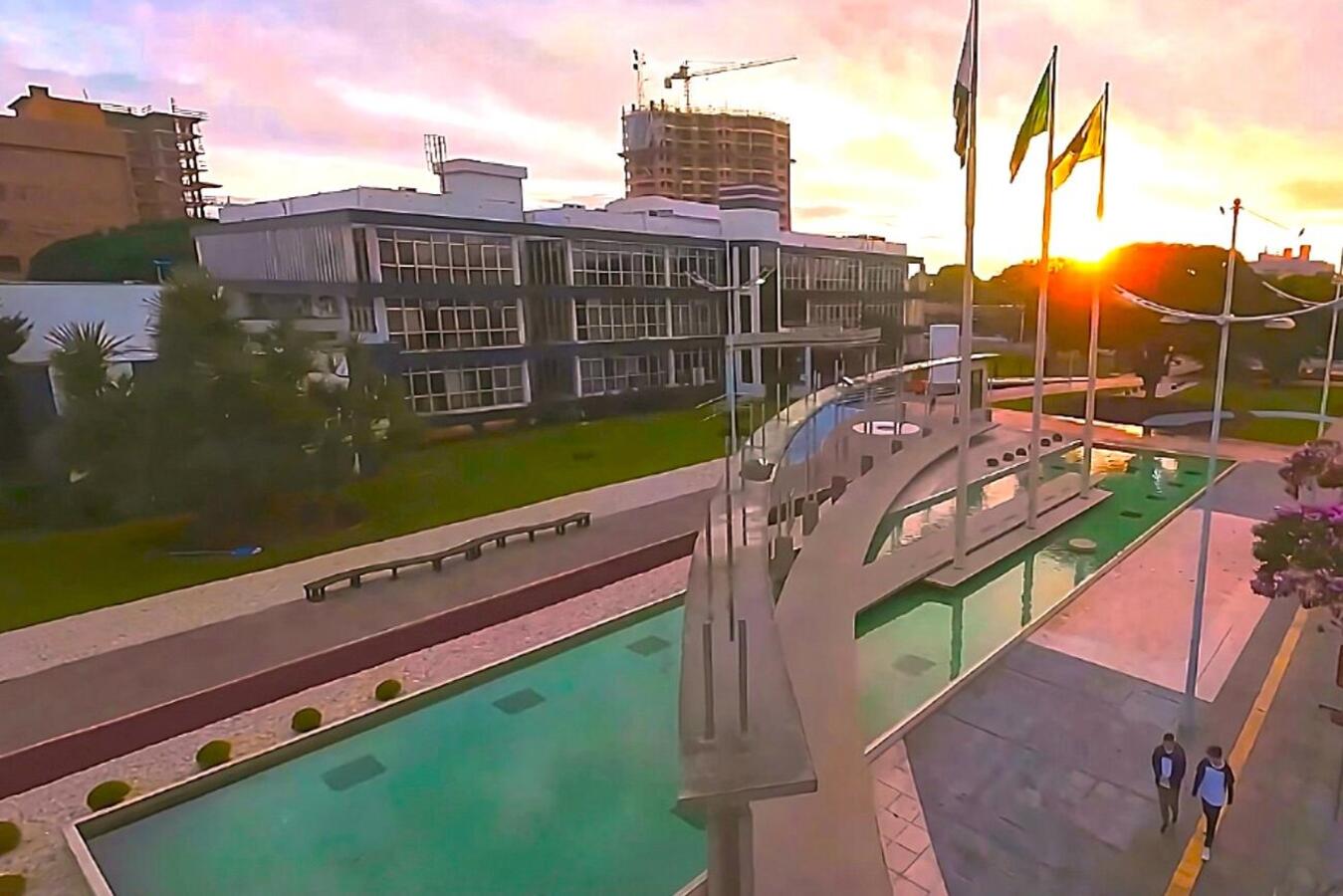 Maioria das repartições públicas municipais fecham nesta quinta (7) e só voltam ao atendimento normal na segunda (11); serviços essenciais seguirão funcionando