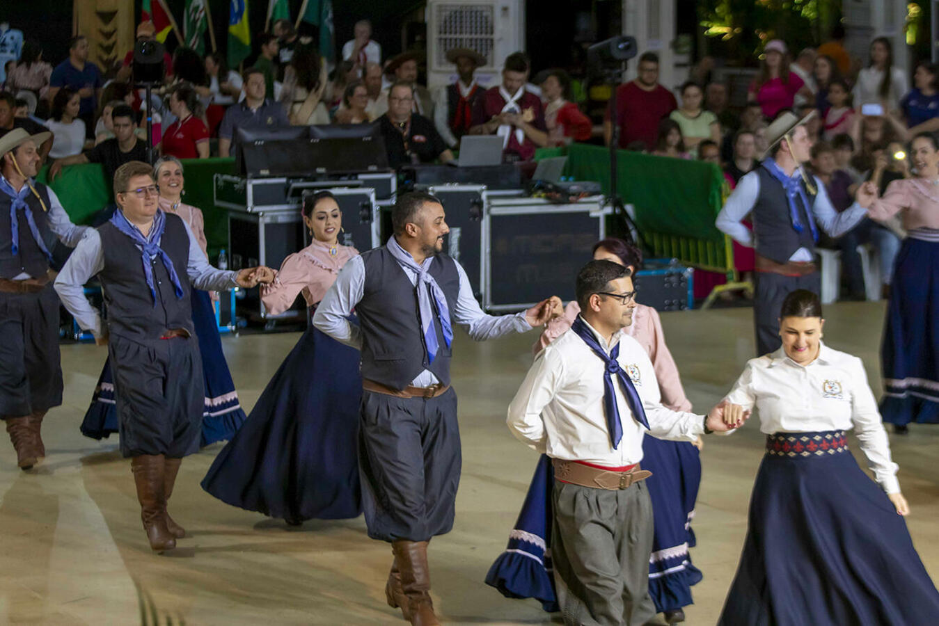 Final do Festival Farroupilha de Toledo foi realizada na noite desta quinta (21) no Centro de Eventos Ismael Sperafico, que recebe Semana Farroupilha até domingo