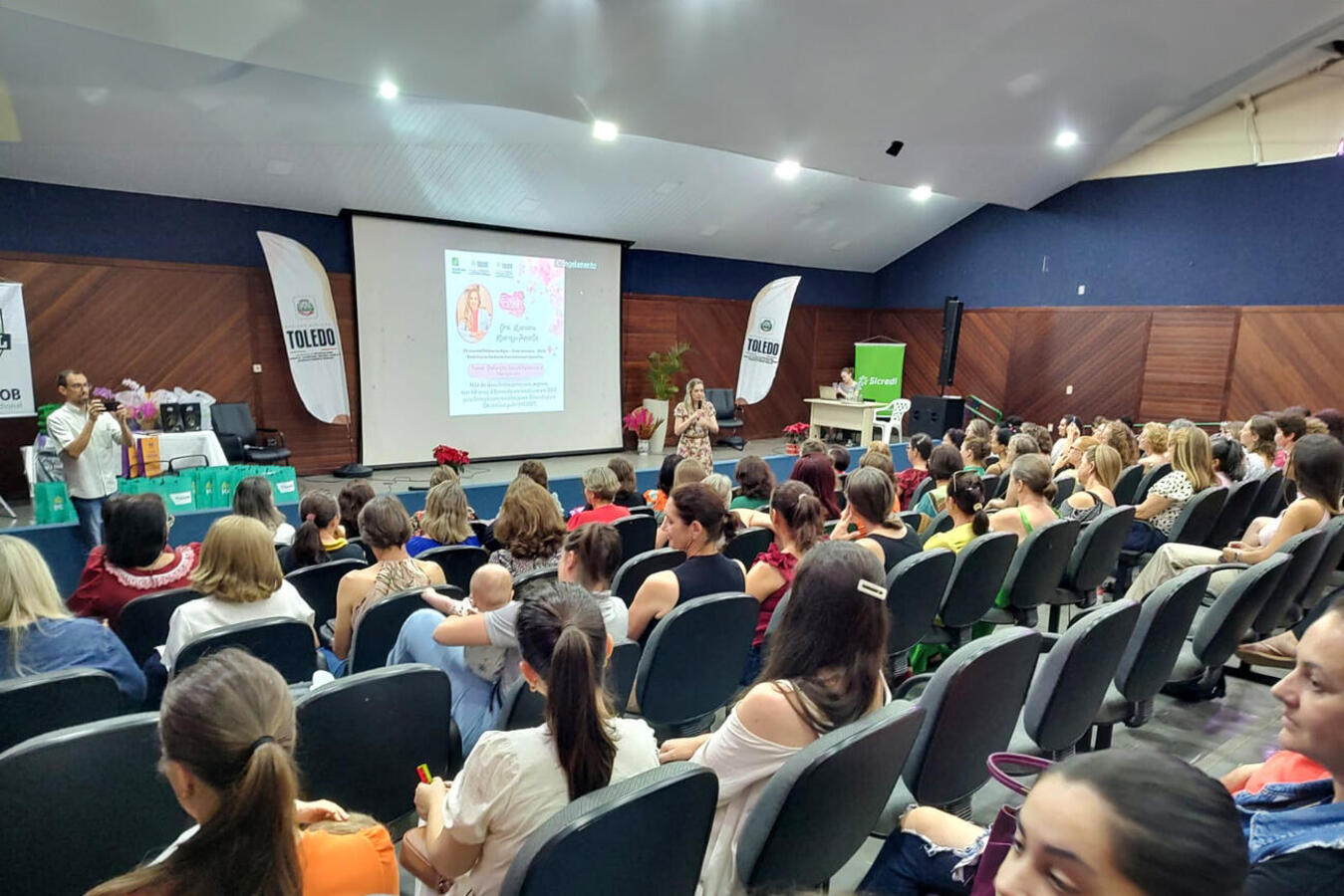 Encontro realizado na última terça-feira (19) proporcionou momentos agradáveis e edificantes a 122 mulheres para o auditório do Centro de Eventos Ismael Sperafico