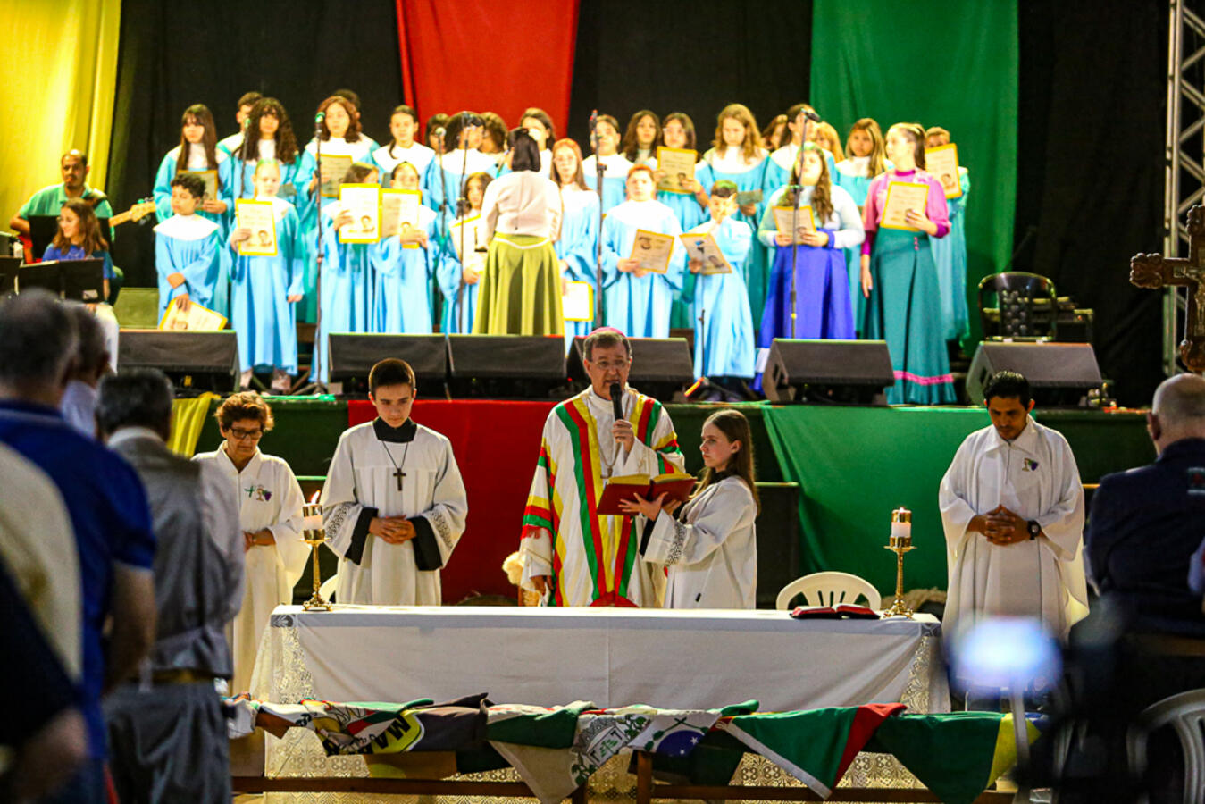 Chegada da chama crioula, missa e baile abriram a 14ª Semana Farroupilha