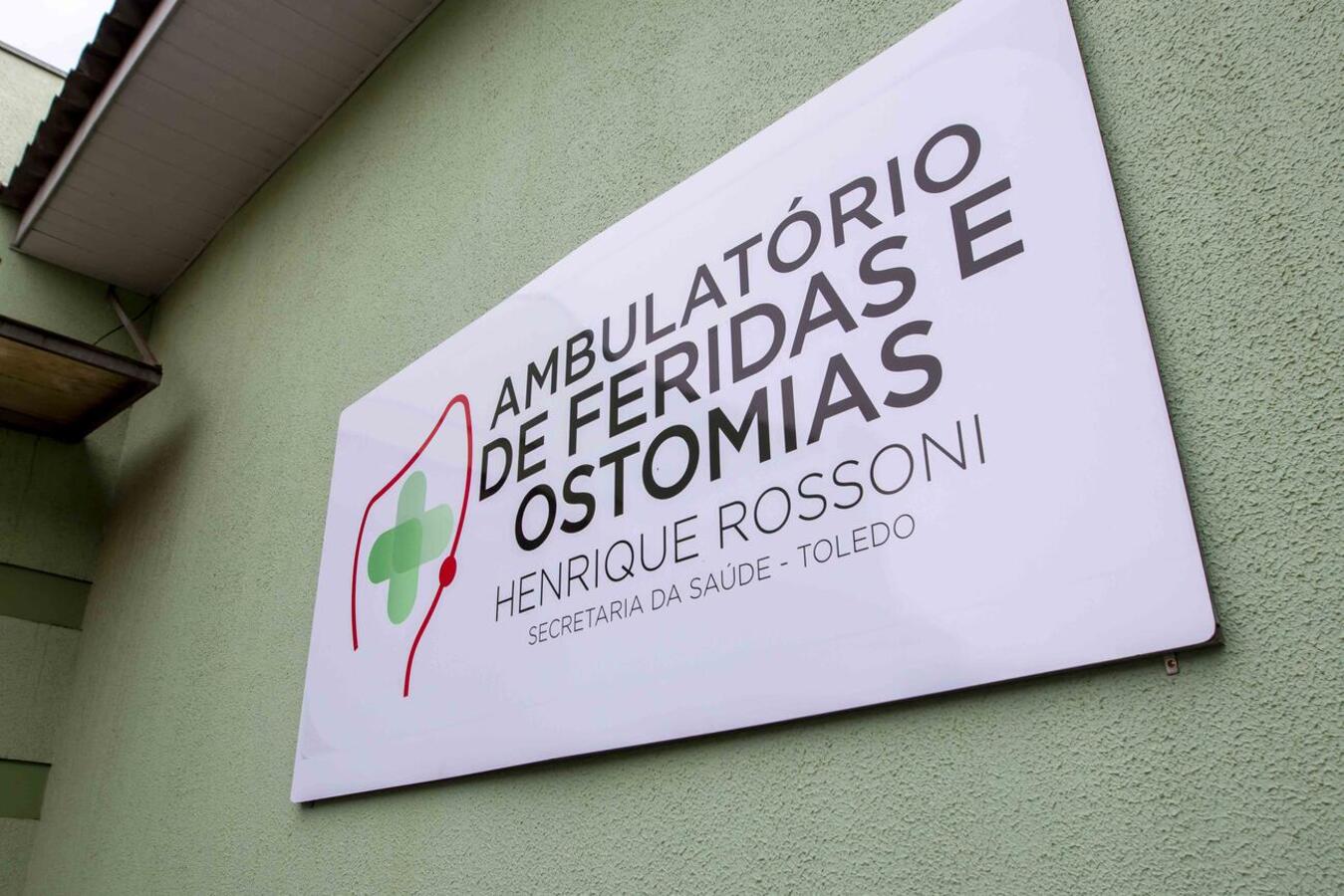 Autoridades visitam ambulatório que leva o nome de Henrique Rossoni