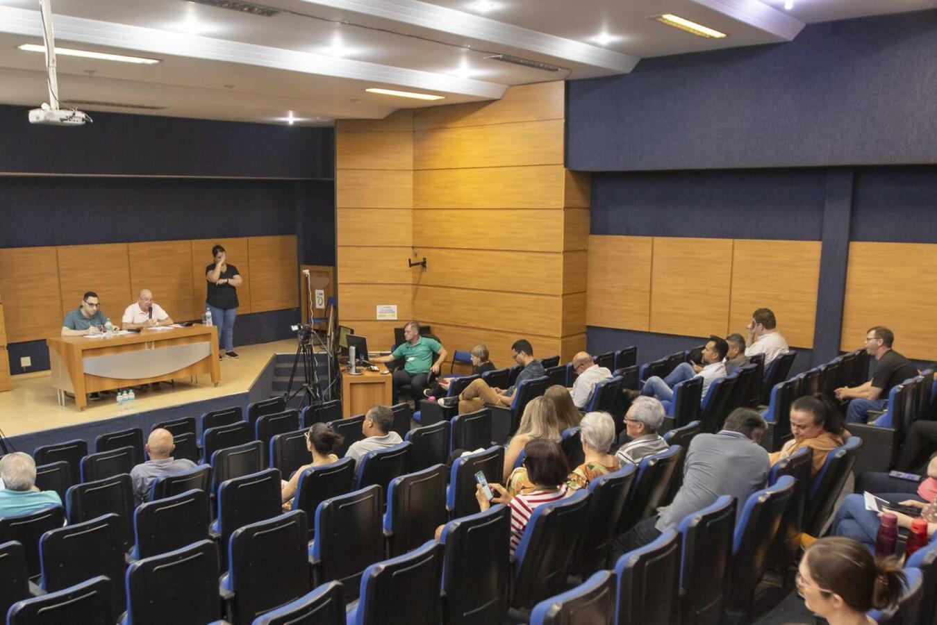 Segundo proposta de Lei Orçamentária Anual (LOA) apresentada na tarde desta sexta (22) em audiência pública, expectativa de receita é de R$ 1.053.721.908,11