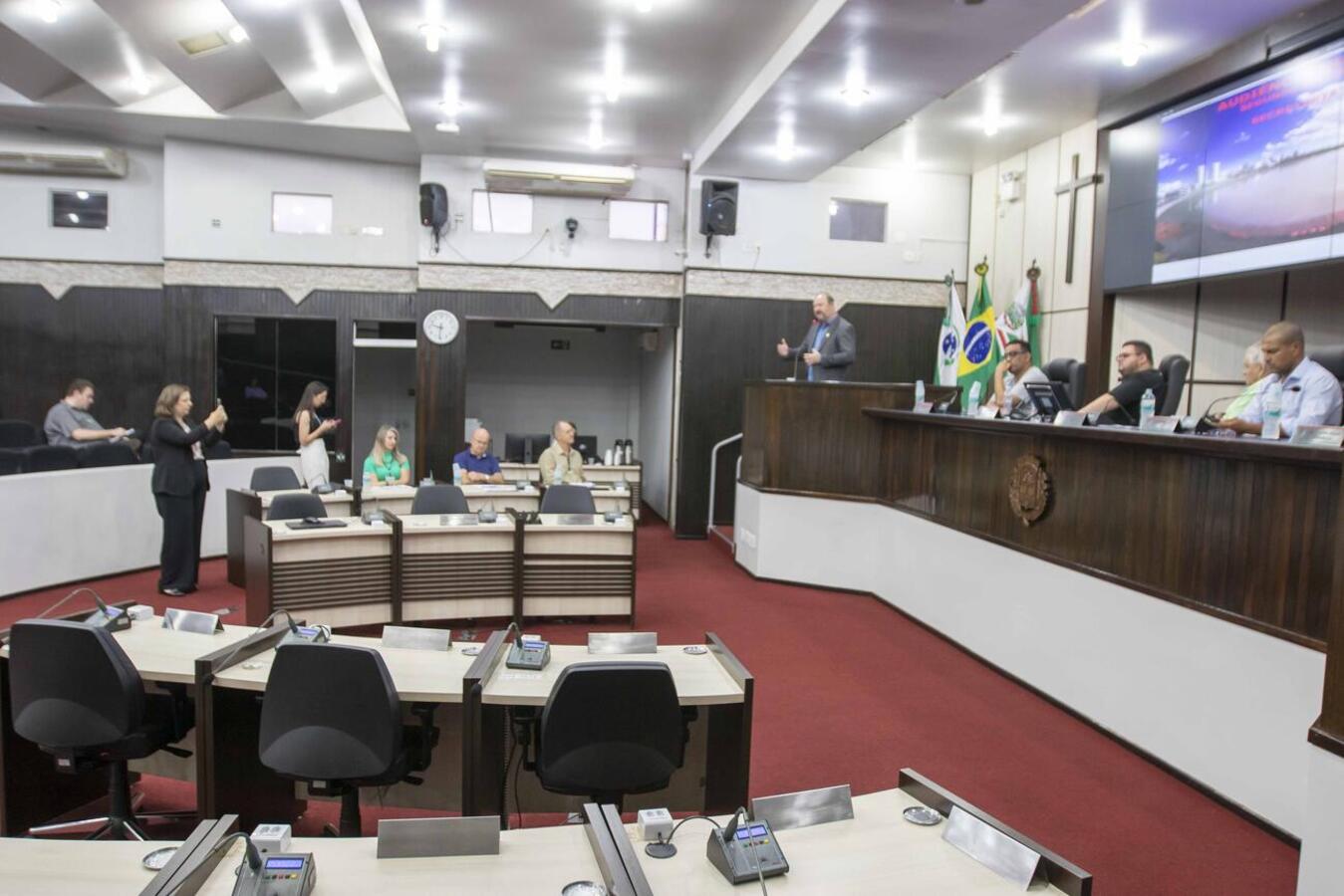 Prestação de contas referente ao 2º quadrimestre de 2023 ocorreu em audiência pública realizada na manhã desta quinta-feira (28) no Plenário da Casa de Leis