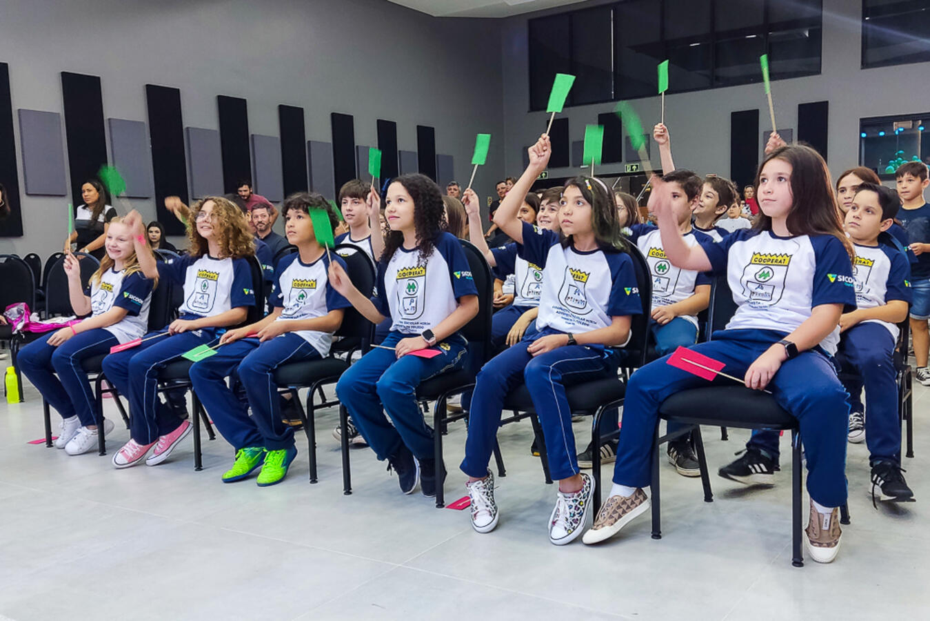 Fundação de cooperativa mirim é prestigiada pelo Executivo Municipal e demais autoridades