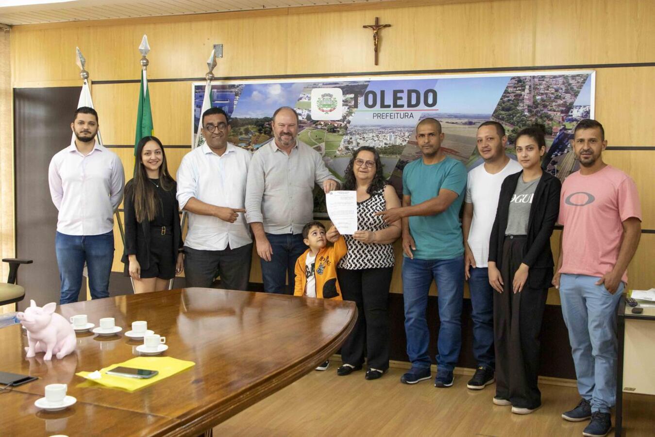 Documento foi assinado na manhã desta quarta (26) pelo prefeito em exercício Ademar Dorfschmidt e presta homenagem póstuma ao ex-vereador Zé Borracha