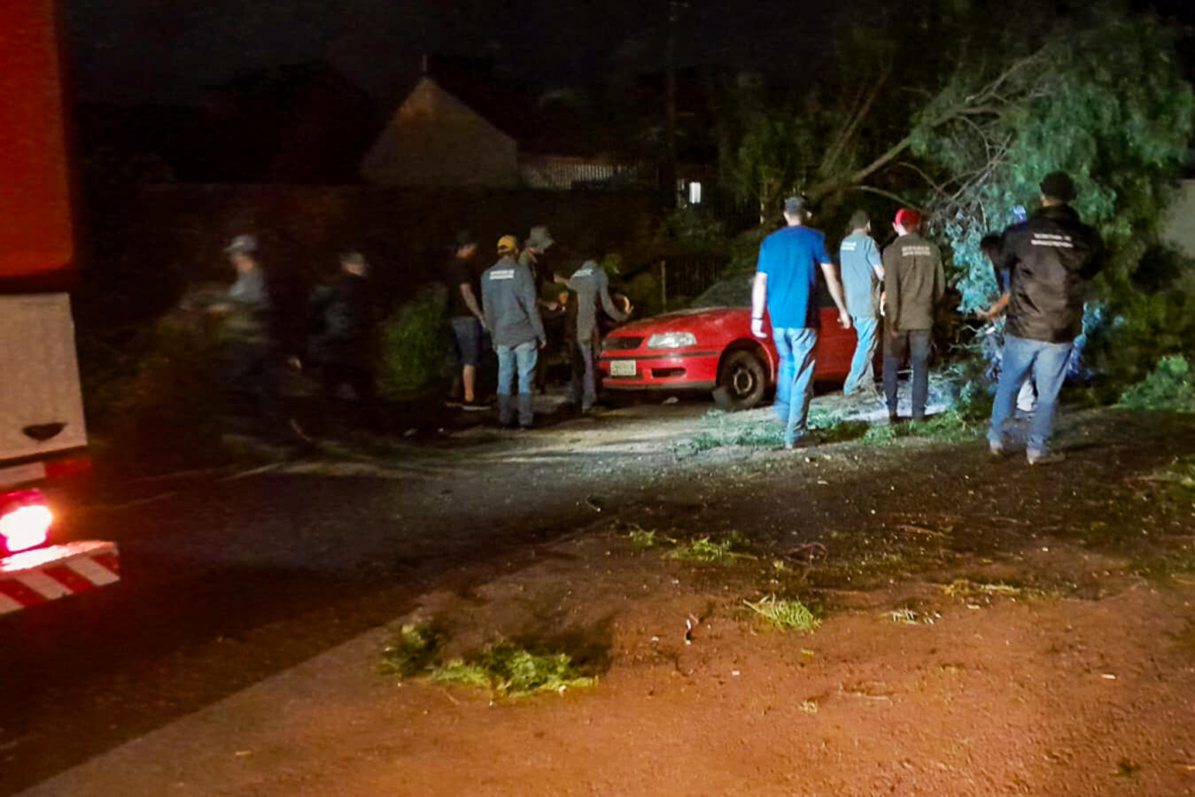 Secretaria de infraestrutura Rural e Urbana e de Serviços Públicos atualizam situação após temporal