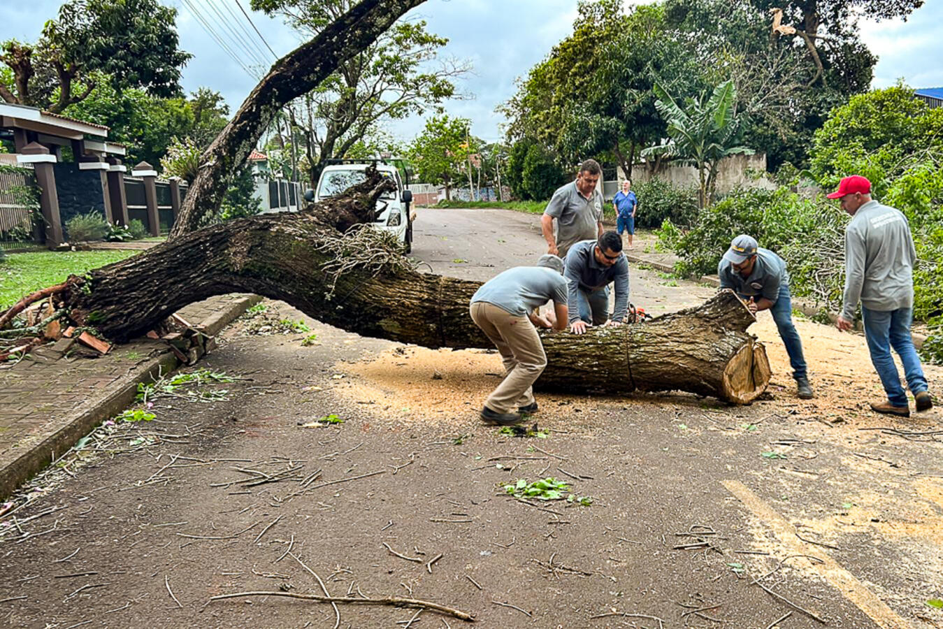 Secretaria de infraestrutura Rural e Urbana e de Serviços Públicos atualizam situação após temporal