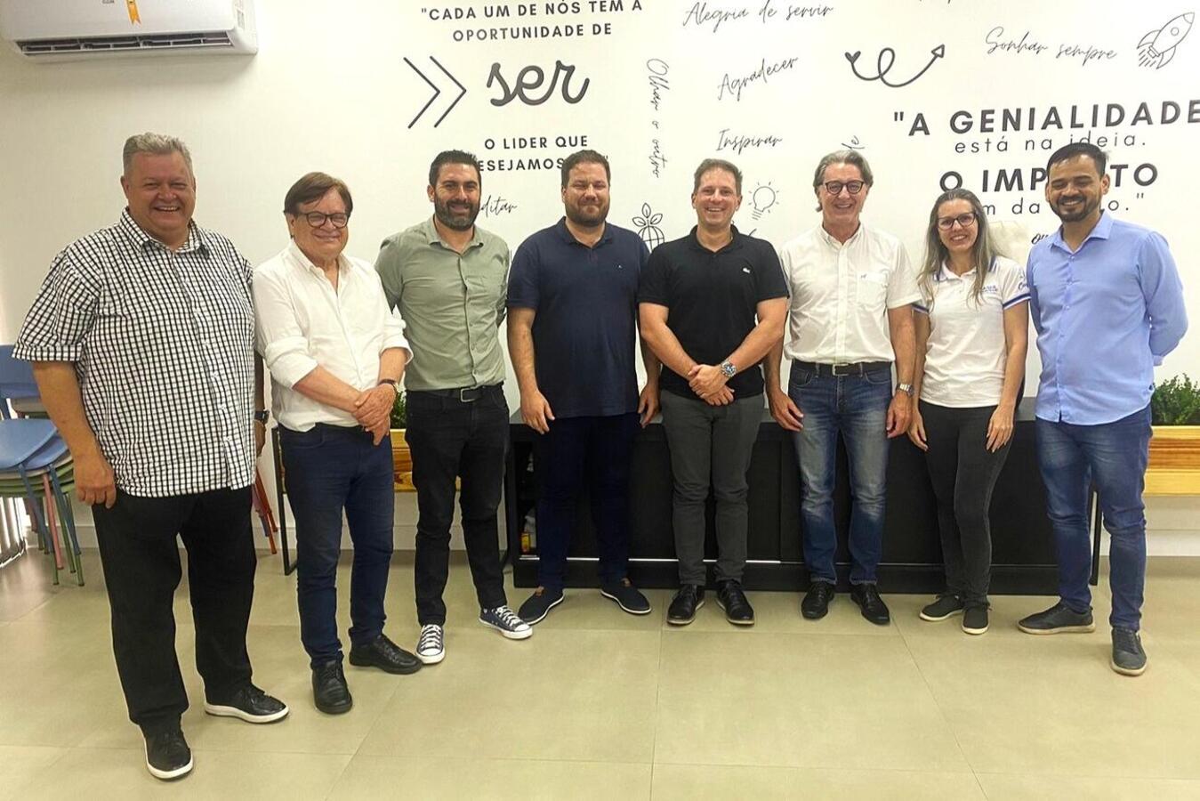 Coordenador de Trabalho e Emprego da SETR, Cassio Strapasson, esteve em Toledo nesta segunda (25) e conversou com recrutadores de BRF, Prati e Fiasul