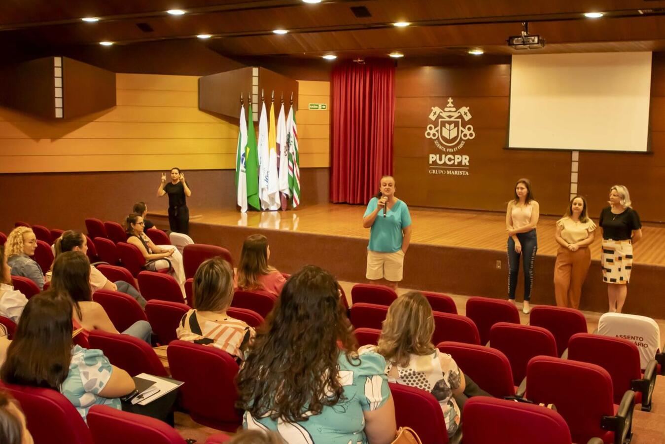 Realizadas no auditório da PUCPR/Toledo, atividades do evento seguem até sexta-feira (22) com palestras e oficinas com especialistas em educação especial