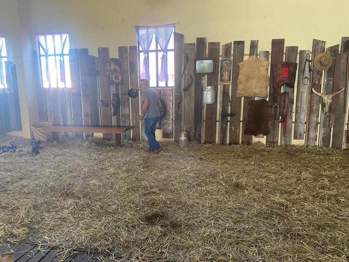 Centro de Eventos Ismael Sperafico começa a ser preparado para receber atrações que seguem até o dia 24: missa crioula, bailes, shows nativistas e visitas escolares