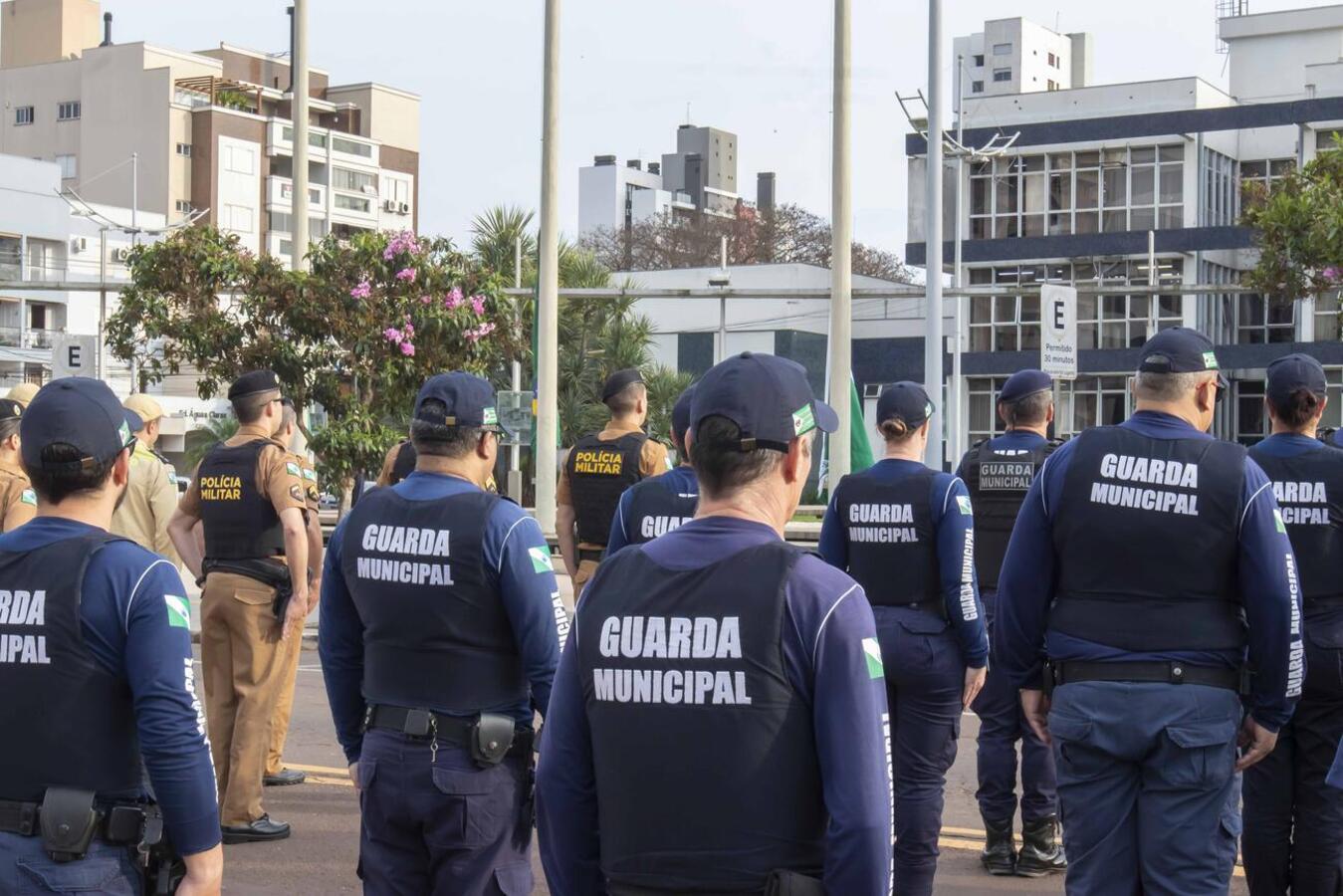 Todas as manhãs até dia 6 de setembro, pontualmente às 8h, será executado o hino nacional, estadual e municipal em frente a Prefeitura de Toledo