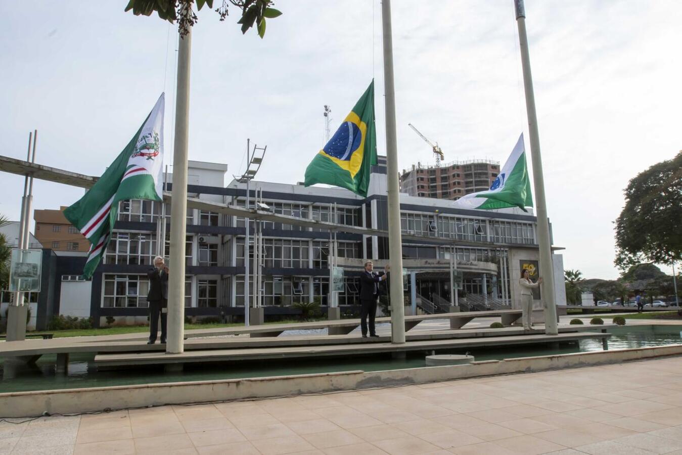 Todas as manhãs até dia 6 de setembro, pontualmente às 8h, será executado o hino nacional, estadual e municipal em frente a Prefeitura de Toledo