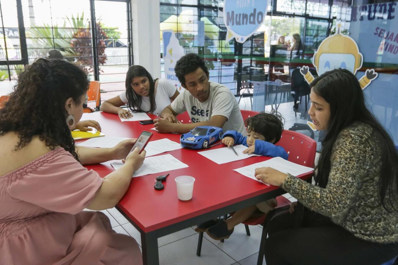 Diversos serviços foram oferecidos ontem e hoje (31/8 e 1º/9) pela unidade local da Agência do Trabalhador em eventos em Novo Sarandi e no Jardim Coopagro 