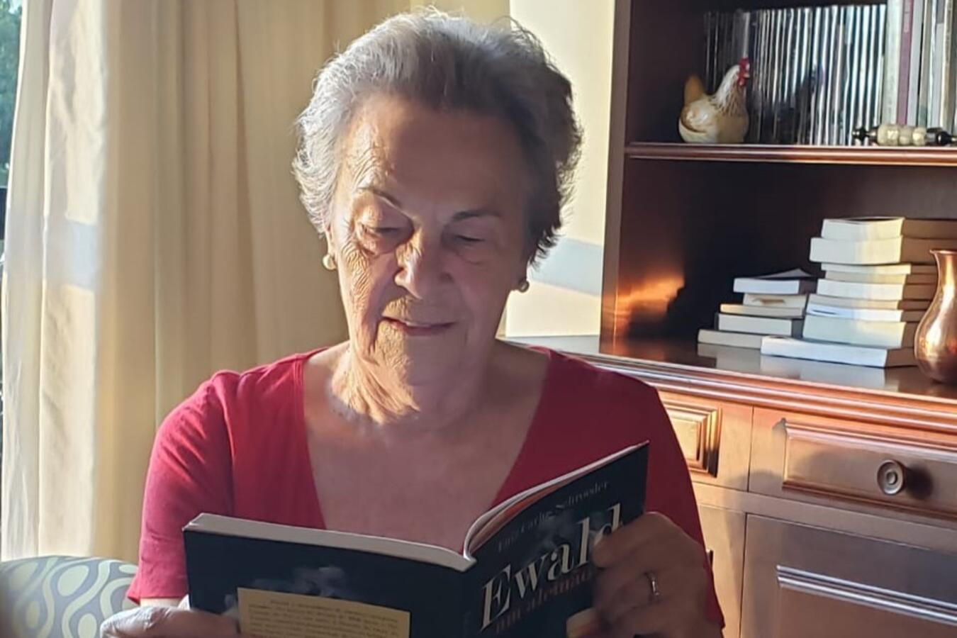 Filha de Willy Barth e Diva Paim Barth, ela faleceu na noite desta terça (26) em Porto Alegre, cidade onde estão sendo realizados os ritos fúnebres
