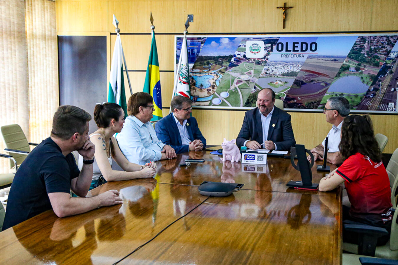 Campeã brasileira de ginástica rítmica foi recepcionada pelo Gabinete do Prefeito
